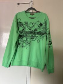 Brand new without tags Burberry Jumper Size XL