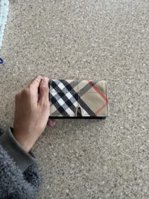 BNWOT authentic Burberry cards wallet.